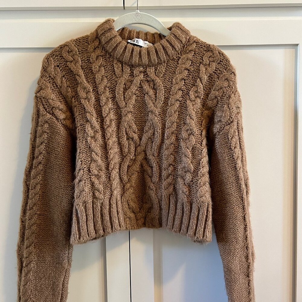 Zara Acrylic Cable Knit Sweather Size Small